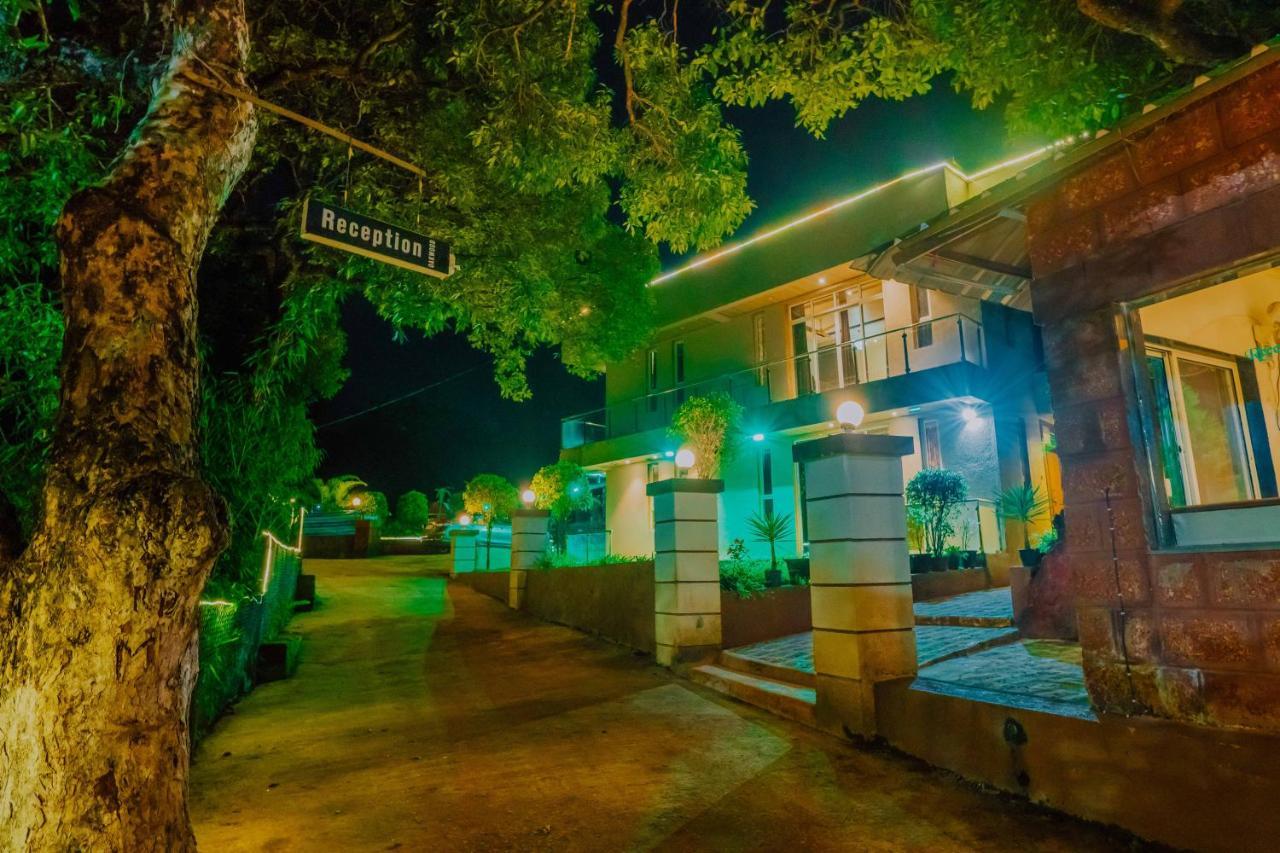 The Oak Woods Hotell Mahābaleshwar Eksteriør bilde